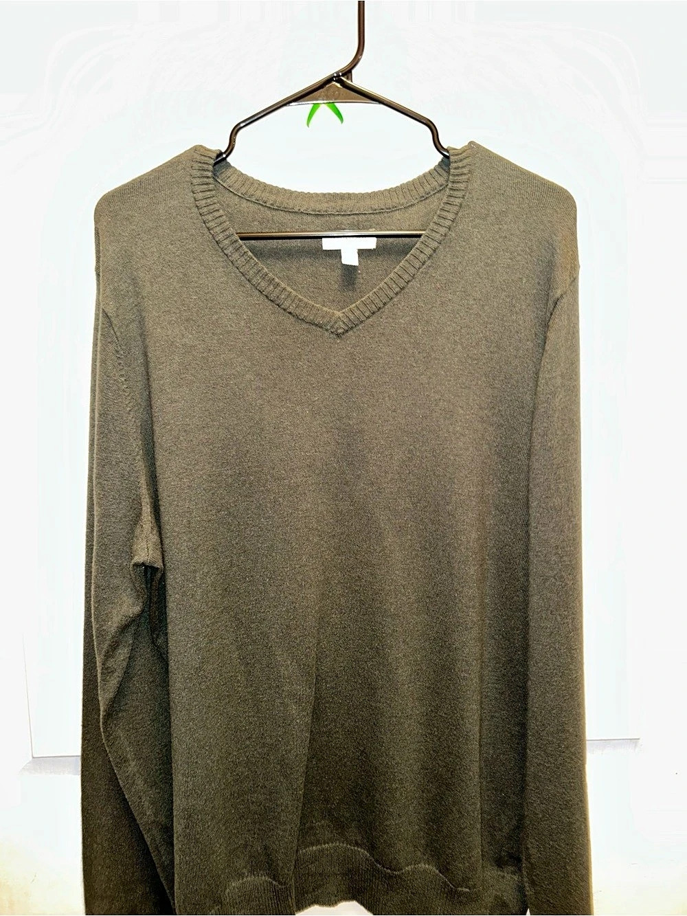 SONOMA V-Neck Sweater in Green Size Medium